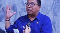 Sentil Wamendes PDTT, Irwan Fecho; Banyak PR Belum Tuntas Tapi Nyambi Jadi Buzzer 3 Sentil Wamendes PDTT, Irwan Fecho; Banyak PR Belum Tuntas Tapi Nyambi Jadi Buzzer
