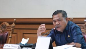 Pansus Perda Ketenagakerjaan rapat dengan Disnaker dan Kabag Hukum dalam rangka finalisasi untuk persiapan pleno