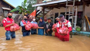 Gandeng AJKT, KPC Salurkan Sembako Terdampak Banjir