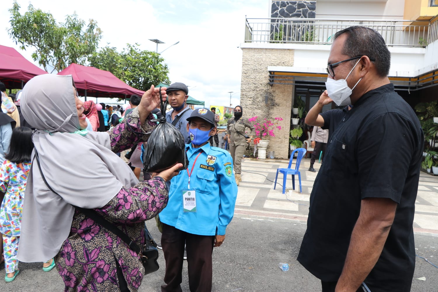 Operasi Pasar, 18 Ribu Liter Minyak Goreng Habis Terjual 2 WhatsApp Image 2022 03 13 at 23.12.09