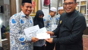 Wakil Bupati Serahkan Bonus Untuk Kafilah Prestasi