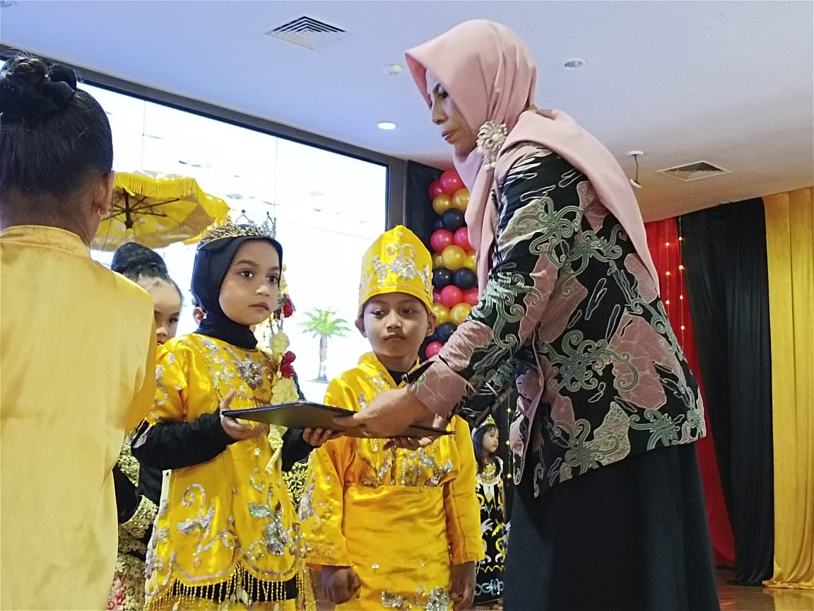 Pesona Budaya Borneo, TK Negeri Pembina Kutim Gelar Pentas Seni