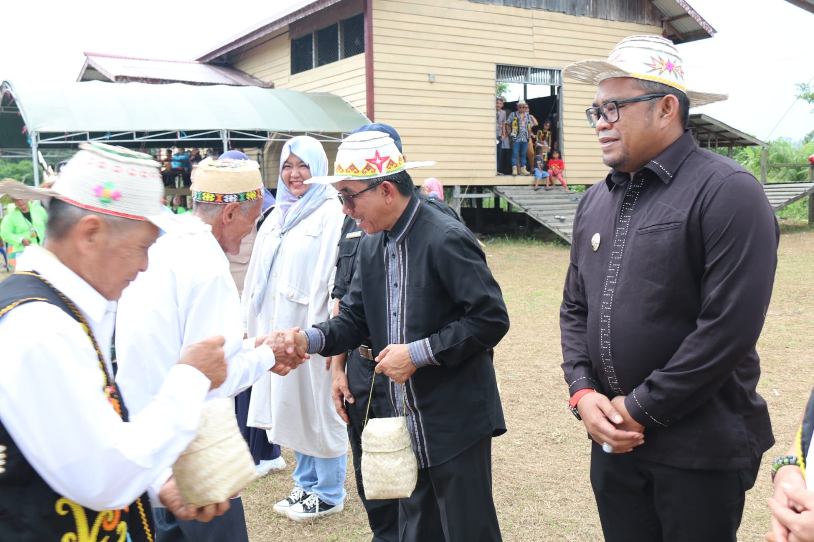 Bupati Komitmen Kawal Perubahan Status Kawasan Desa Rindang Benua