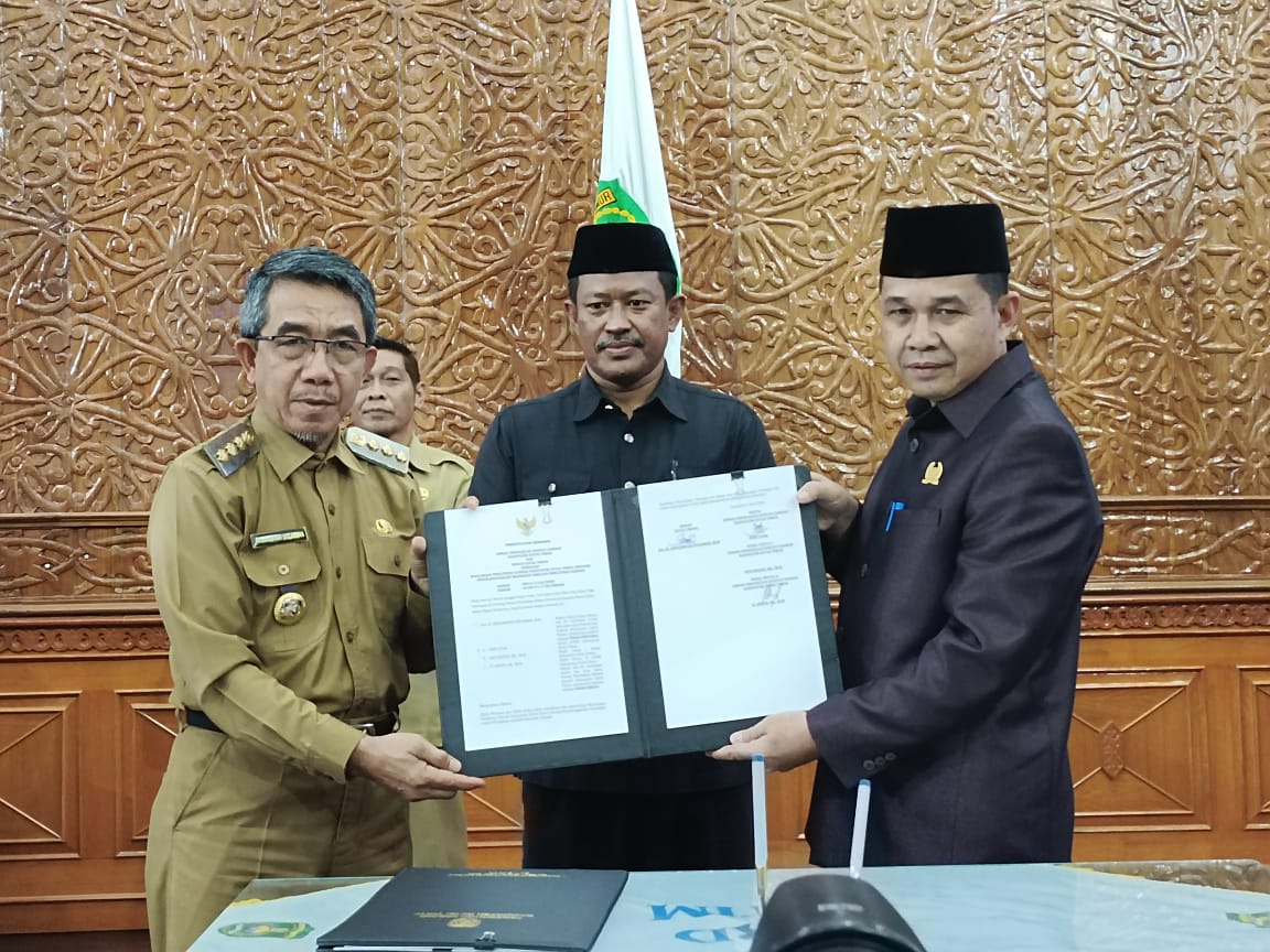 Bersama Bupati, DPRD Kutim Sahkan Perda Pedoman Tata Kearsipan