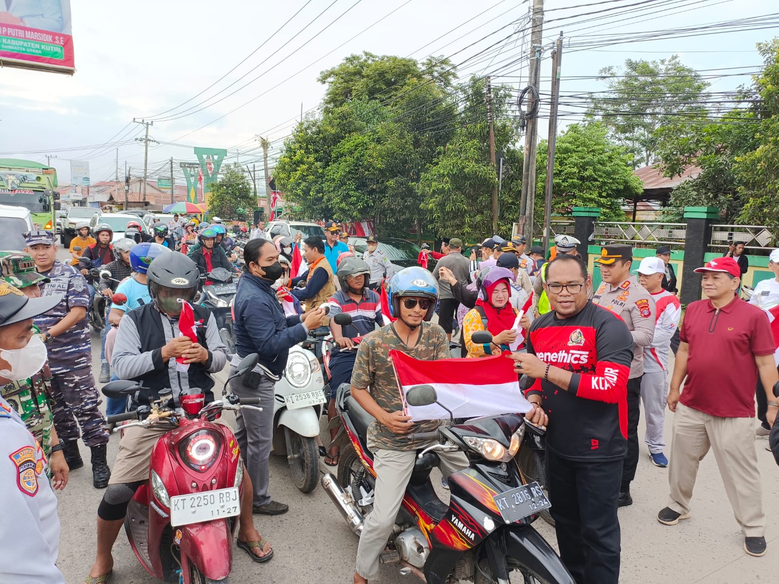 Semangat Kemerdekaan, Pemkab Kutim Bagi 1500 Bendera