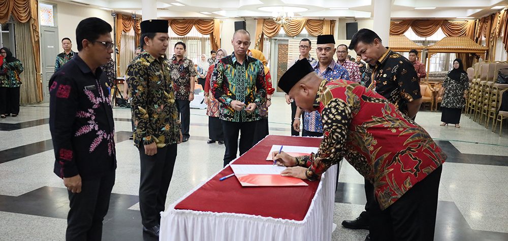 Cepat Melayani Rakyat, Bupati Edi Minta 16 Pejabat yang Dilantik Segera Sertijab