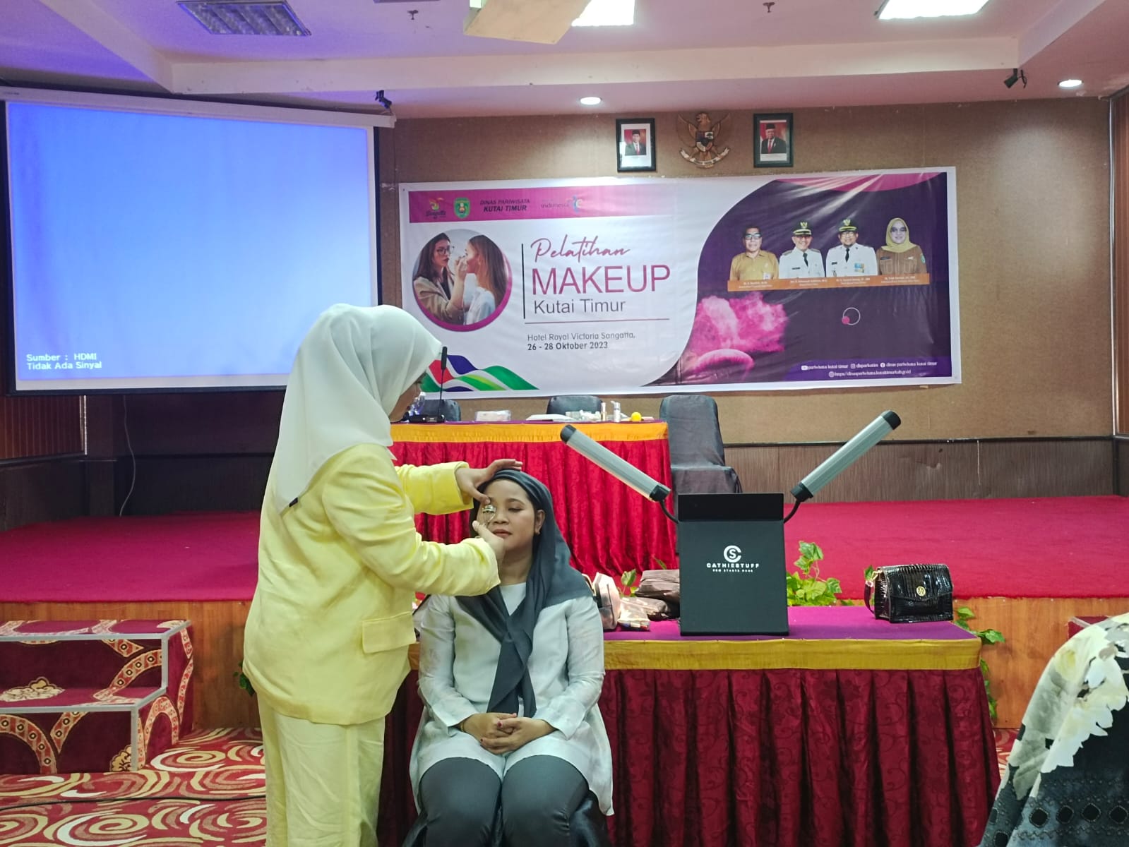 Realisasikan Pokir, Asti Mazar Gelar Pelatihan Make Up