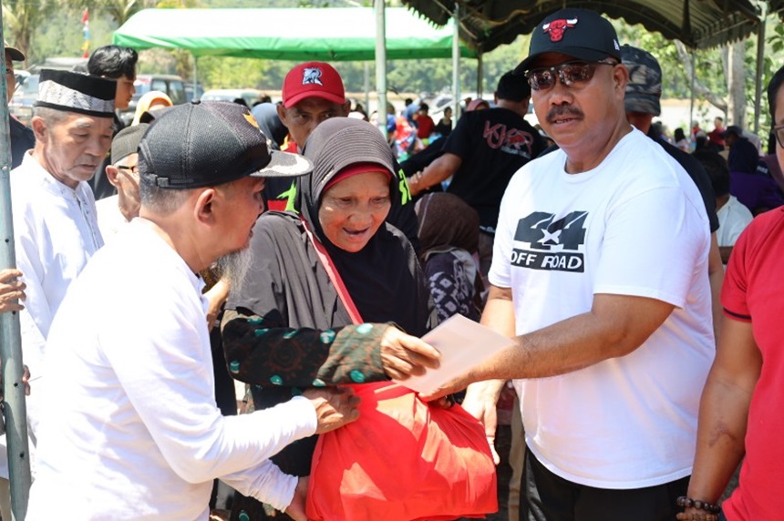 Edi serahkan bantuan bagi warga pra sejahtera