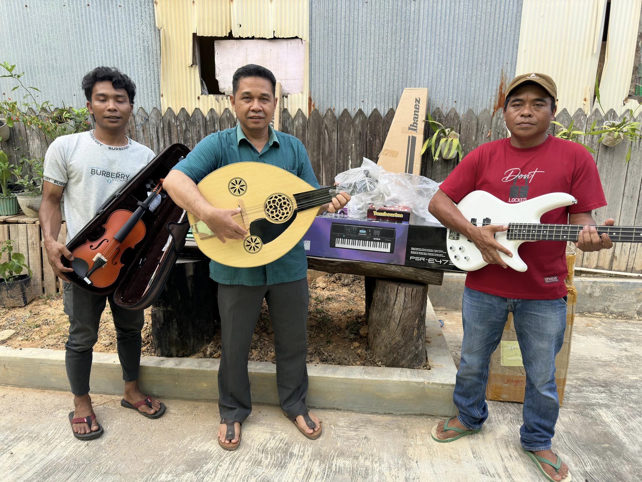 Ketua DPRD Kutim Salurkan Bantuan Alat Musik Tradisional Sasak Rinjani