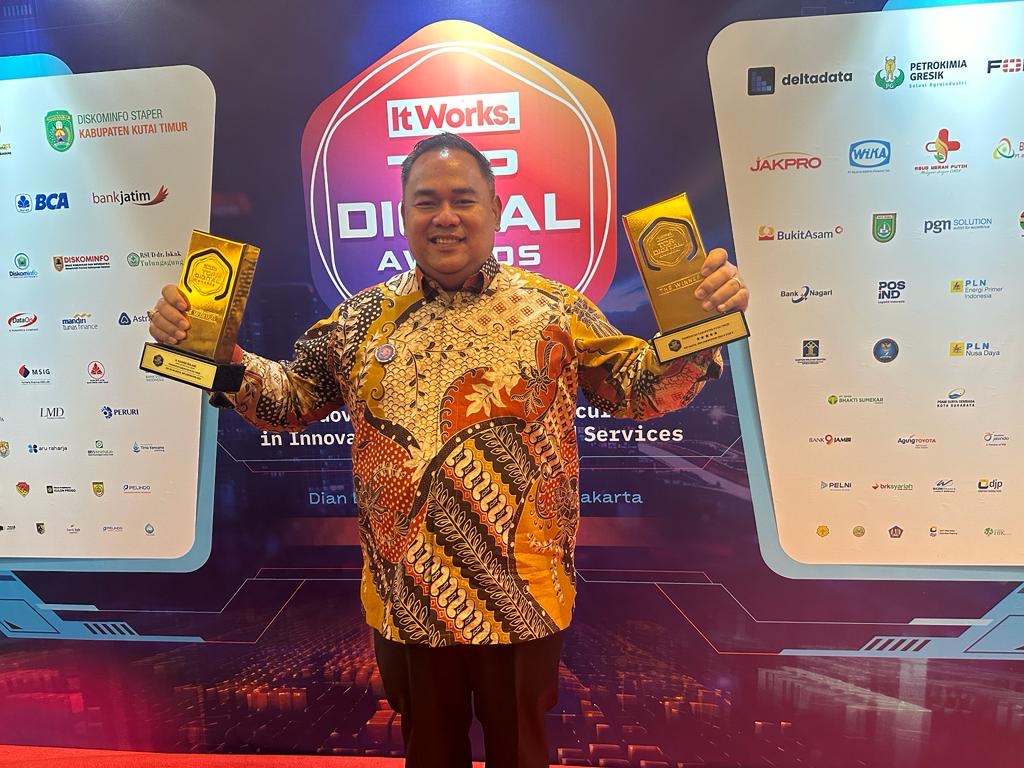 Kominfo Kutim Raih Penghargaan Bintang Lima