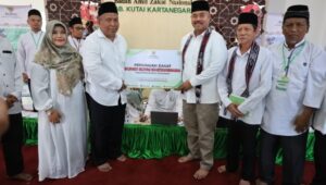 Bupati Kukar Serahkan Zakat Ke Baznas Kukar, Optimis Bakal Berikan Manfaat Bagi Masyarakat