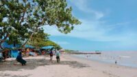 Ribuan Pengunjung Manfaatkan Momen Libur Lenaran Ke Pantai Biru Kersik 6 Ribuan Pengunjung Manfaatkan Momen Libur Lenaran Ke Pantai Biru Kersik