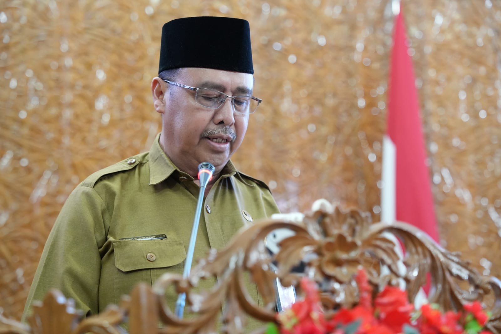 Poniso Bacakan Nota Penjelasan Bupati Terkait Dua Raperda