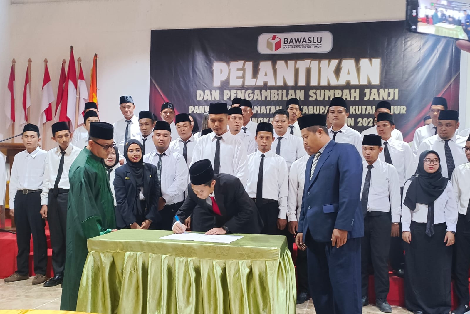 Ketua Bawaslu Lantik 50 Anggota Panwas Kecamatan