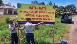 Minimalkan Angka Kecelakaan, Dishub Pasang Rambu Peringatan