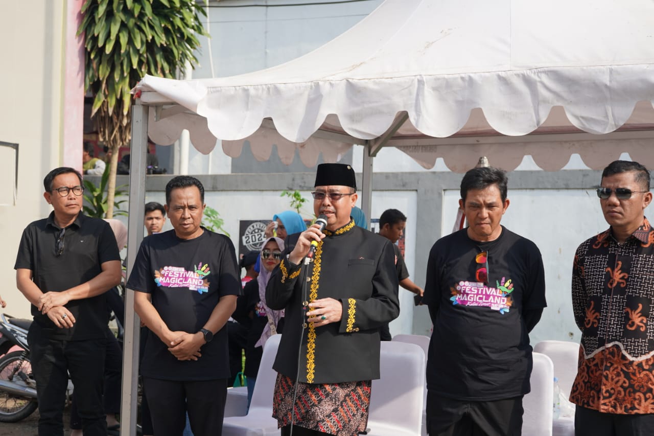 Masyarakat Padati Pawai Kirab Budaya Pemkab Kutim
