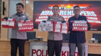 Polres Kutim Bekuk 9 Pelaku dan Amankan 1.004,07 Gram Sabu 9 Polres Kutim Bekuk 9 Pelaku dan Amankan 1.004,07 Gram Sabu