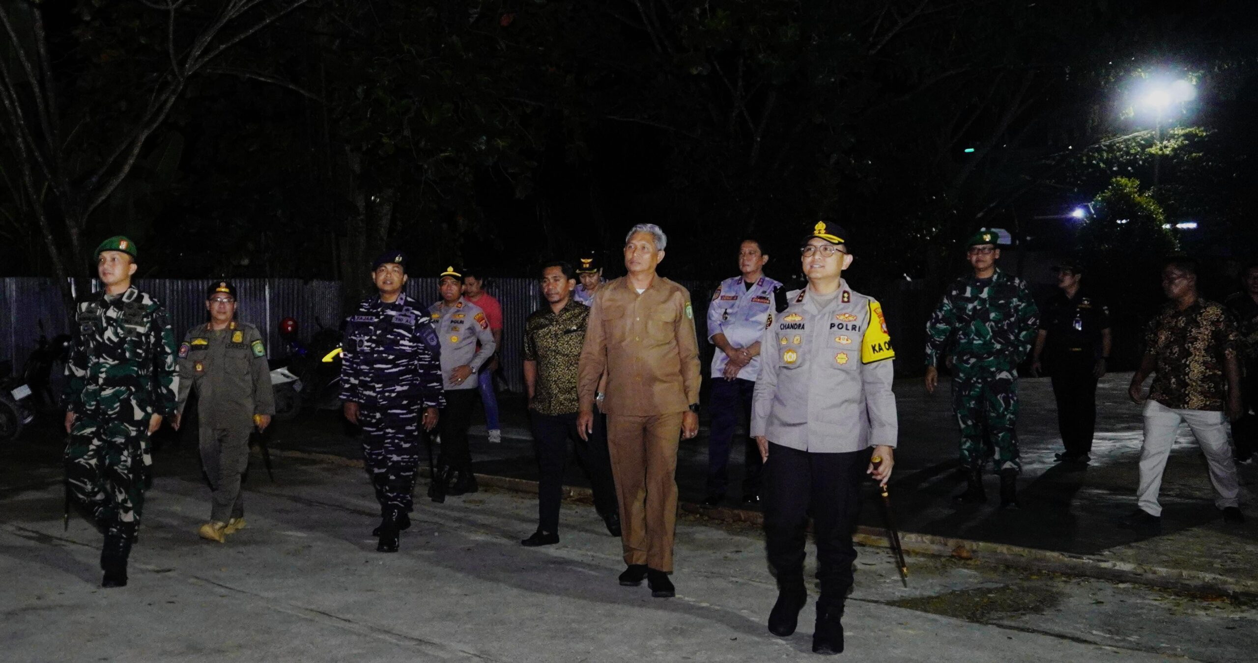 Amankan Natal 2024, AKBP Chandra Pimpin Patroli Skala Besar 2 WhatsApp Image 2024 12 25 at 00.36.19 scaled
