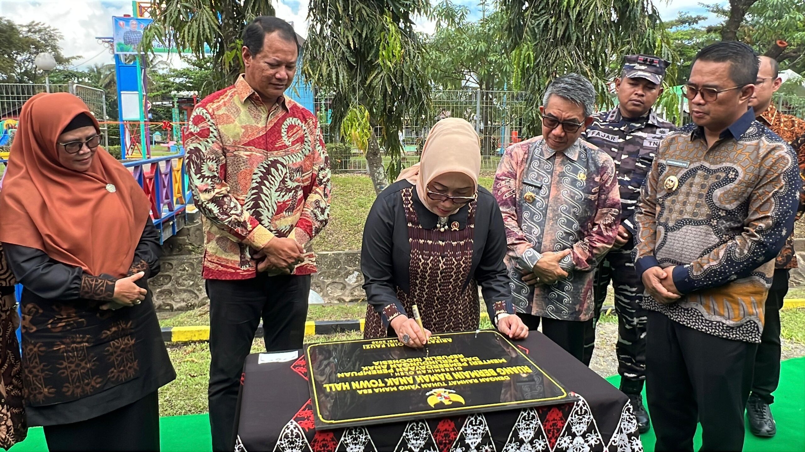 Sambangi Kutim, Menteri PPPA Resmikan Ruang BRA di Town Hall