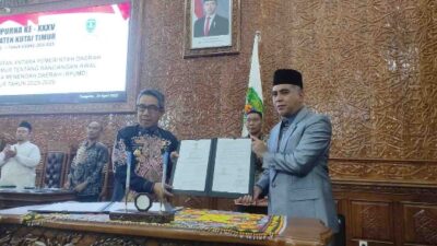 Lewat Paripurna 35, DPRD Bersama Bupati Kutim Sahkan RPJMD