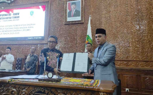 Lewat Paripurna 35, DPRD Bersama Bupati Kutim Sahkan RPJMD