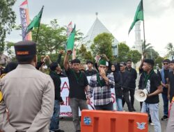 Aksi Solidaritas, HMI Sangatta Demo Depan Mapolres Kutim 12 Aksi Solidaritas, HMI Sangatta Demo Depan Mapolres Kutim