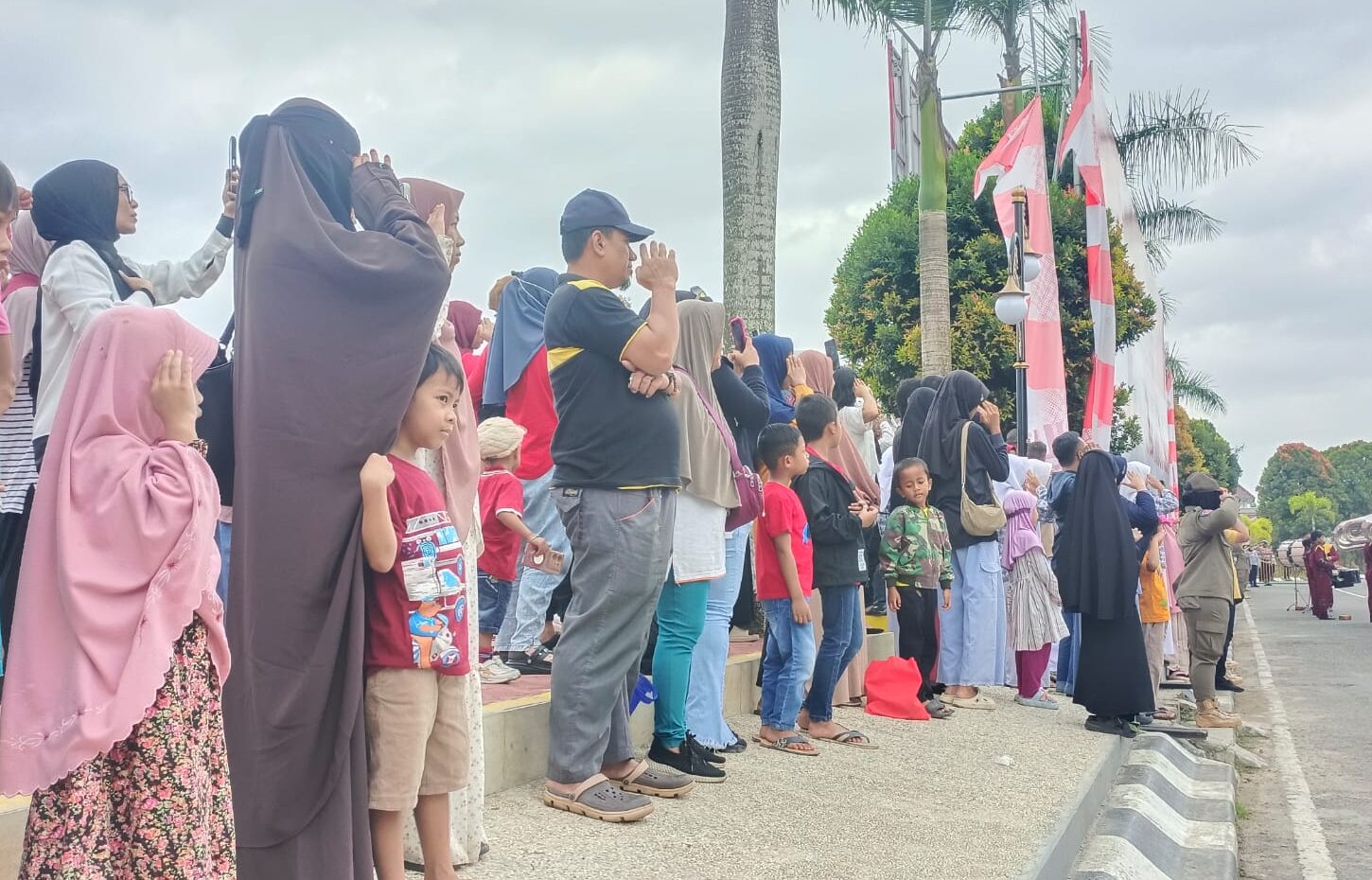 Sambut HUT RI ke-80, Ratusan Warga Ikut Upacara