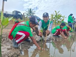 Tanam Mangrove, Yakita Kolaborasi SDN 011 Sangatta Utara 2 Tanam Mangrove, Yakita Kolaborasi SDN 011 Sangatta Utara