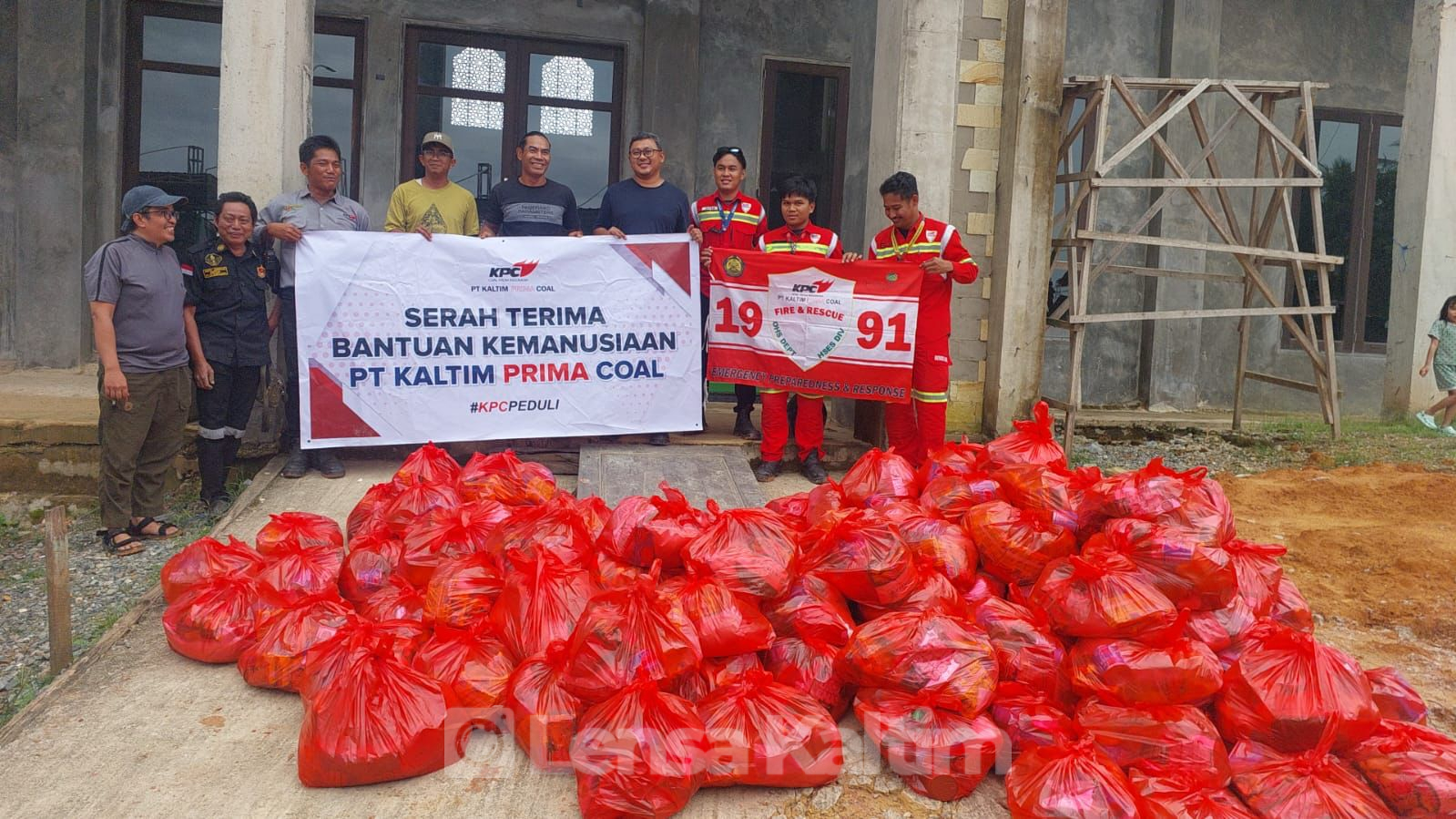 Banjir Sangatta Selatan, KPC Distribusikan 500 Paket Sembako
