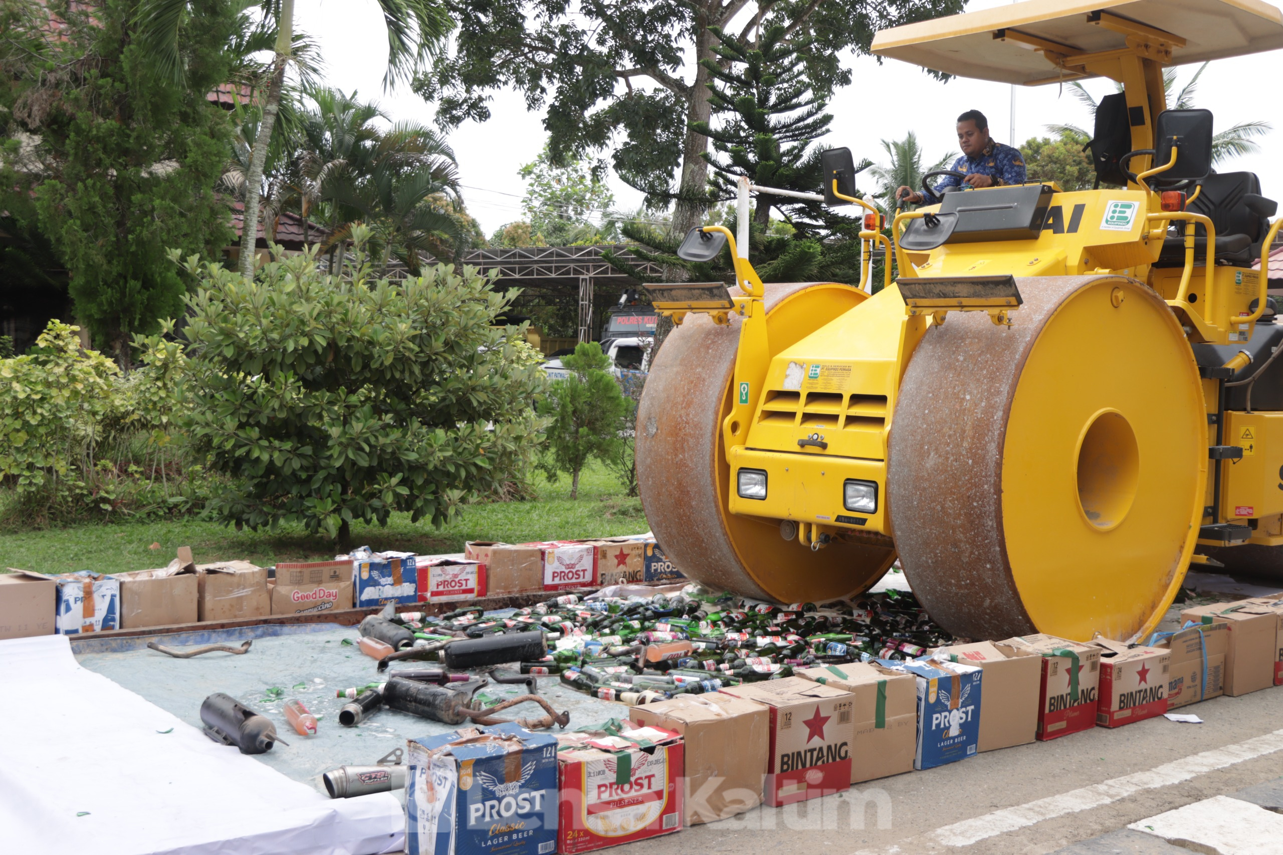 600 gram Sabu dan 450 Botol Miras Dimusnakan Polres Kutim