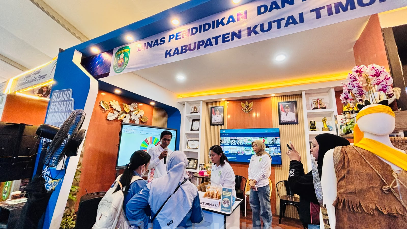 Bikin Pelajar Antusias, Stand Disdikbud Kutim Hadirkan Kuis Edukatif Berhadiah